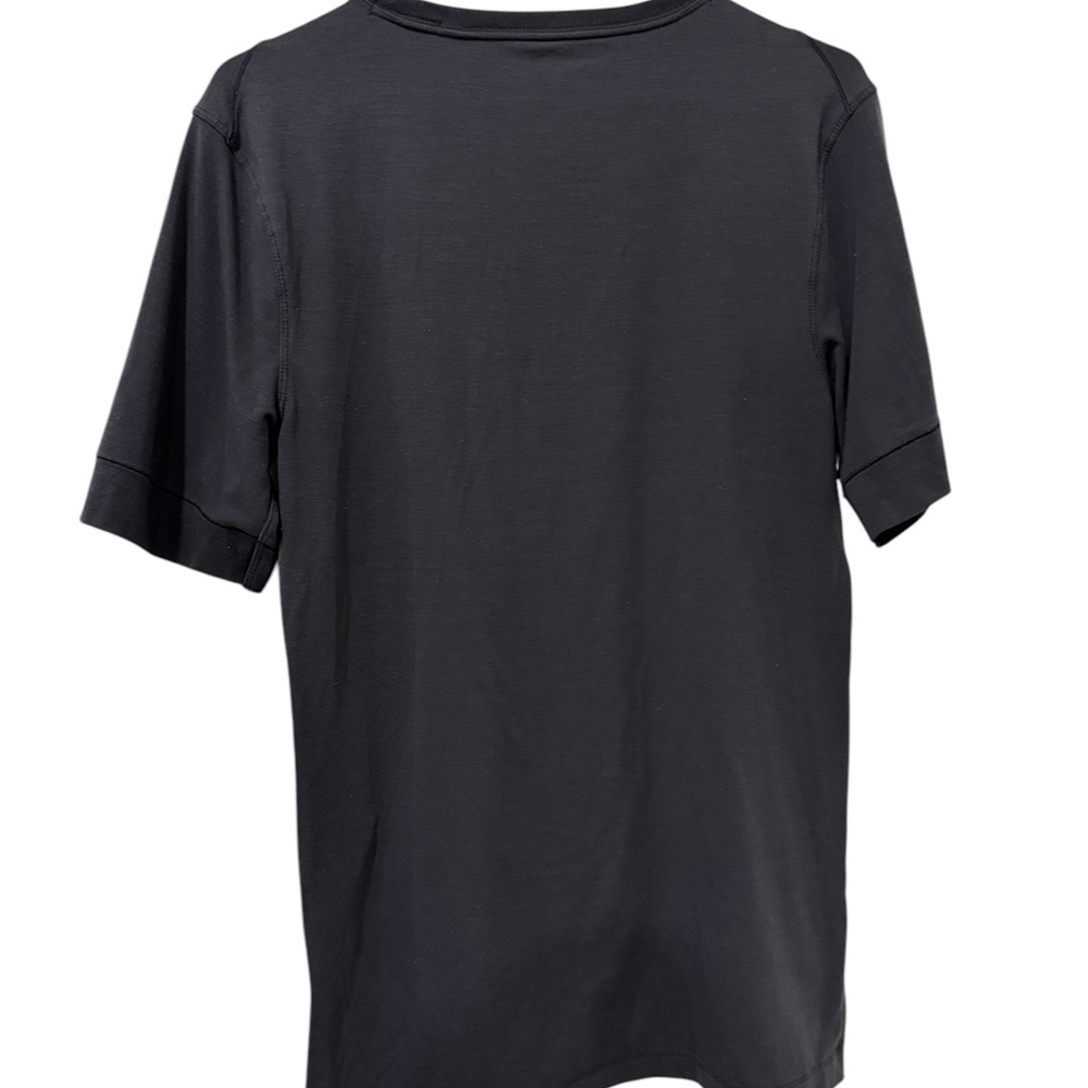 Men’s Nike Yoga shirt - Size Small Excellent condition- Black - Picture 2 of 3